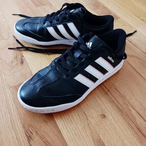 Boys Adicross Adidas Golf shoes big boy size 2